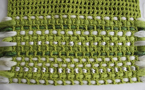 Blog-Inhaltsbild für 'Kostenlose Häkelanleitung: Kissen mit Fransen aus Wollresten - für Häkelanfänger geeignet'