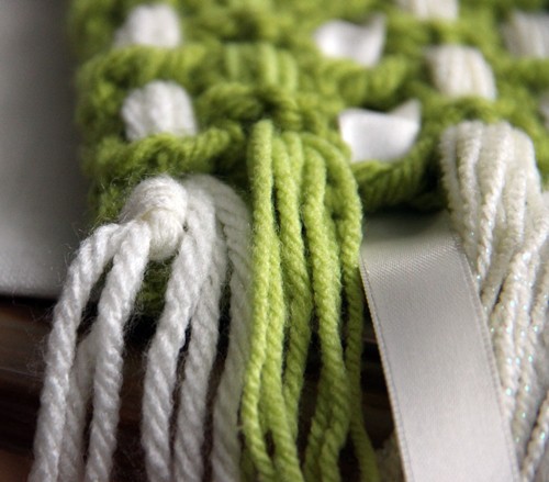 Blog-Inhaltsbild für 'Kostenlose Häkelanleitung: Kissen mit Fransen aus Wollresten - für Häkelanfänger geeignet'