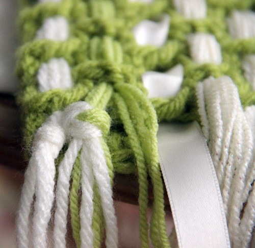 Blog-Inhaltsbild für 'Kostenlose Häkelanleitung: Kissen mit Fransen aus Wollresten - für Häkelanfänger geeignet'