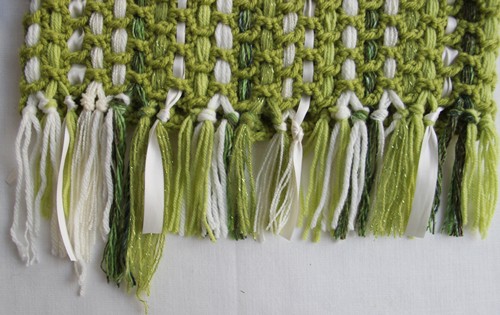 Blog-Inhaltsbild für 'Kostenlose Häkelanleitung: Kissen mit Fransen aus Wollresten - für Häkelanfänger geeignet'