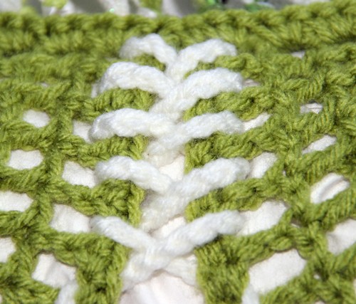 Blog-Inhaltsbild für 'Kostenlose Häkelanleitung: Kissen mit Fransen aus Wollresten - für Häkelanfänger geeignet'