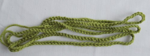 Blog-Inhaltsbild für 'Kostenlose Häkelanleitung: Kissen mit Fransen aus Wollresten - für Häkelanfänger geeignet'