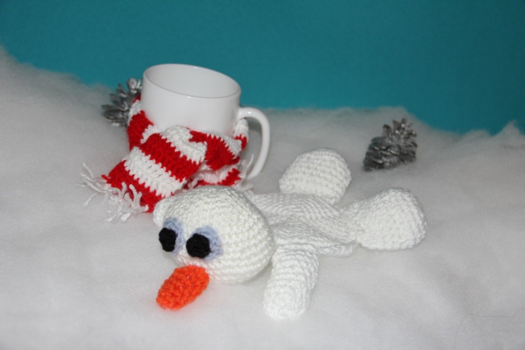 Blog-Inhaltsbild für 'Kostenlose Häkelanleitung - Geschenkidee - Kleiner Schneemann als Untersetzer'