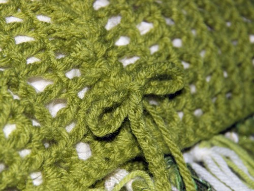 Blog-Inhaltsbild für 'Kostenlose Häkelanleitung: Kissen mit Fransen aus Wollresten - für Häkelanfänger geeignet'