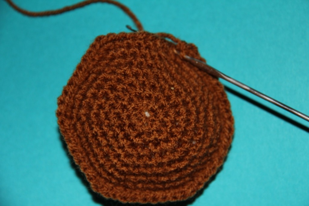 Blog-Inhaltsbild für 'Kostenlose Häkelanleitung - Kleine gehäkelte Lebkuchenanhänger'