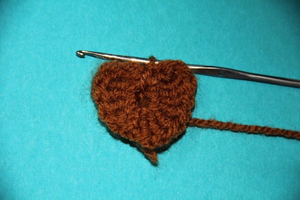 Blog-Inhaltsbild für 'Kostenlose Häkelanleitung - Kleine gehäkelte Lebkuchenanhänger'