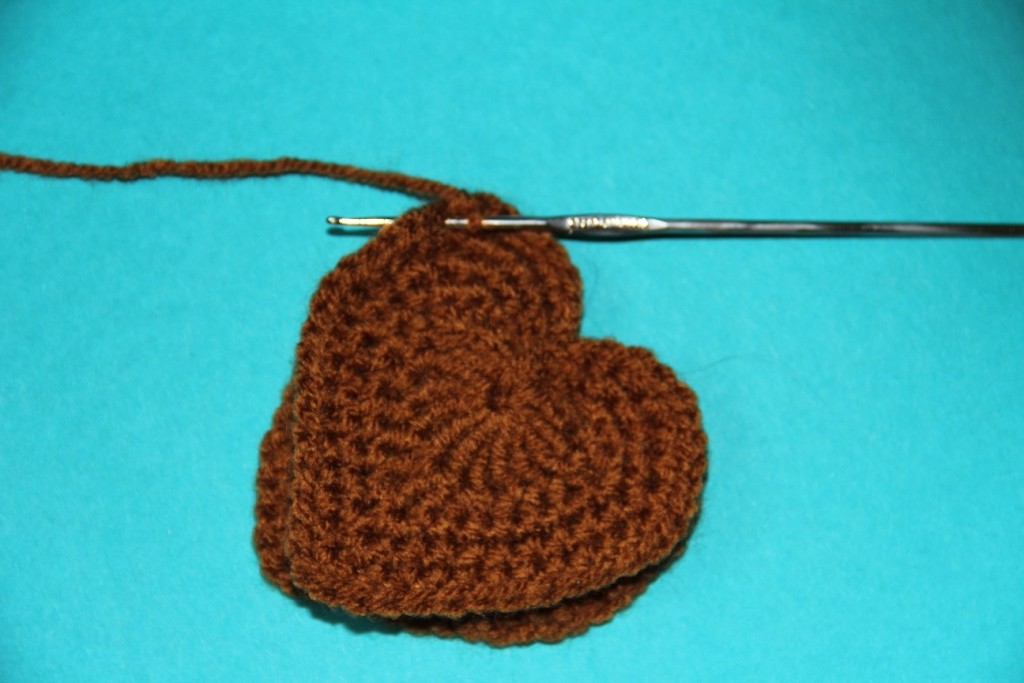 Blog-Inhaltsbild für 'Kostenlose Häkelanleitung - Kleine gehäkelte Lebkuchenanhänger'