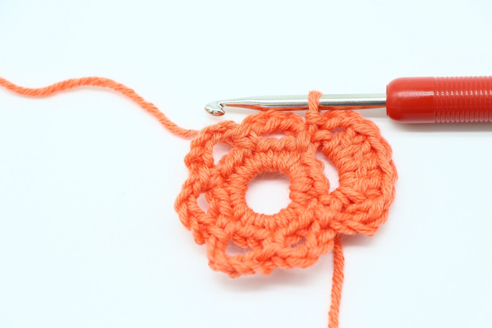 Blog-Inhaltsbild für 'Kostenlose Frühlingsblüten Häkelanleitung'