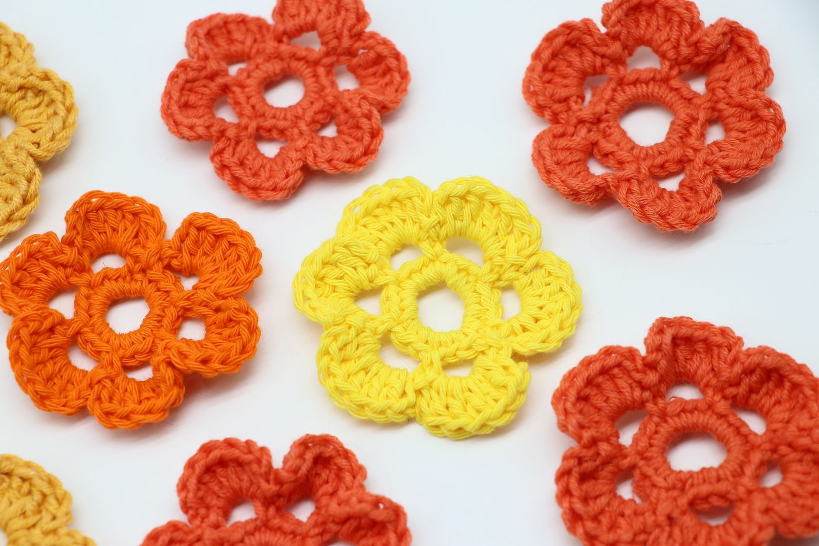 Blog-Inhaltsbild für 'Kostenlose Frühlingsblüten Häkelanleitung'