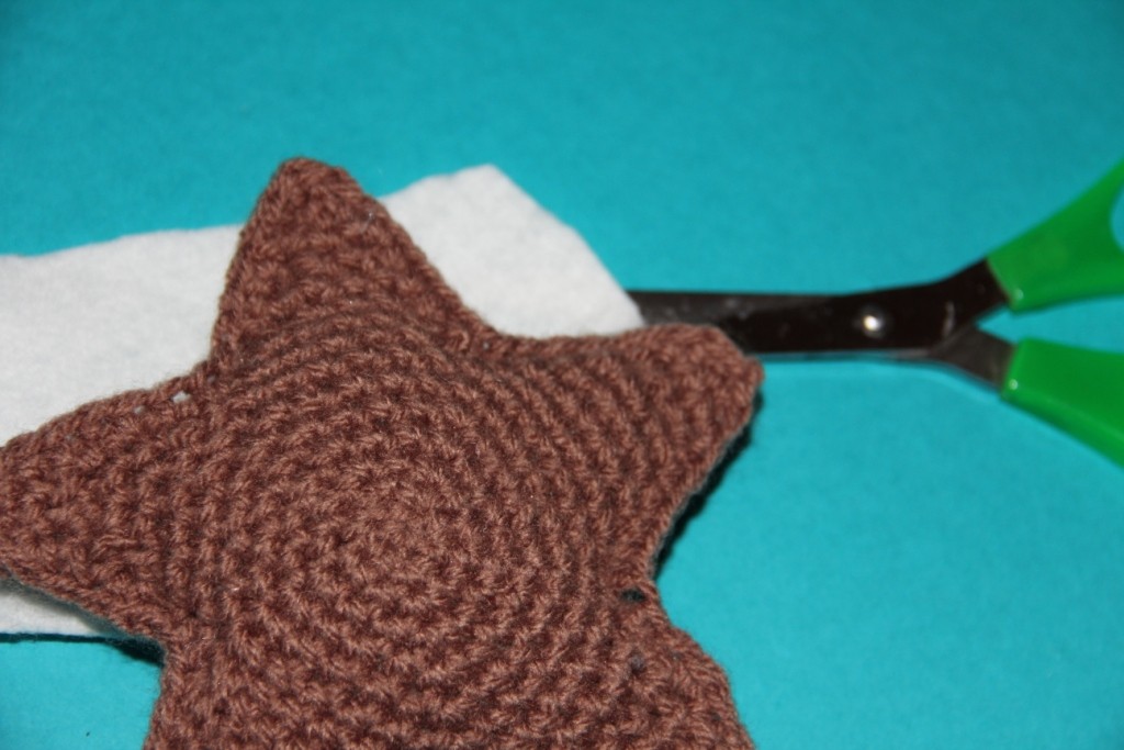 Blog-Inhaltsbild für 'Kostenlose Häkelanleitung - Kleine gehäkelte Lebkuchenanhänger'