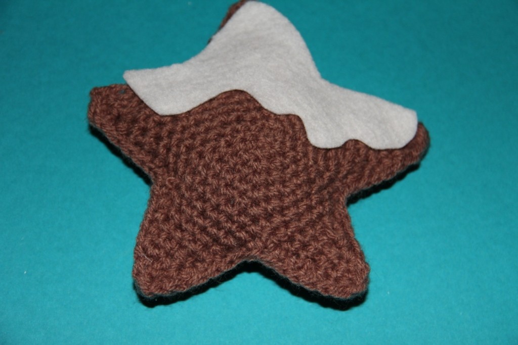 Blog-Inhaltsbild für 'Kostenlose Häkelanleitung - Kleine gehäkelte Lebkuchenanhänger'