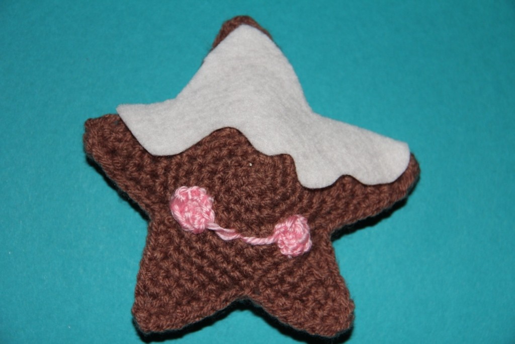 Blog-Inhaltsbild für 'Kostenlose Häkelanleitung - Kleine gehäkelte Lebkuchenanhänger'