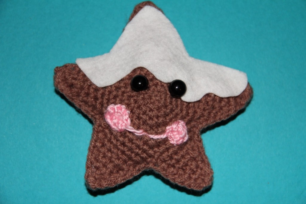 Blog-Inhaltsbild für 'Kostenlose Häkelanleitung - Kleine gehäkelte Lebkuchenanhänger'