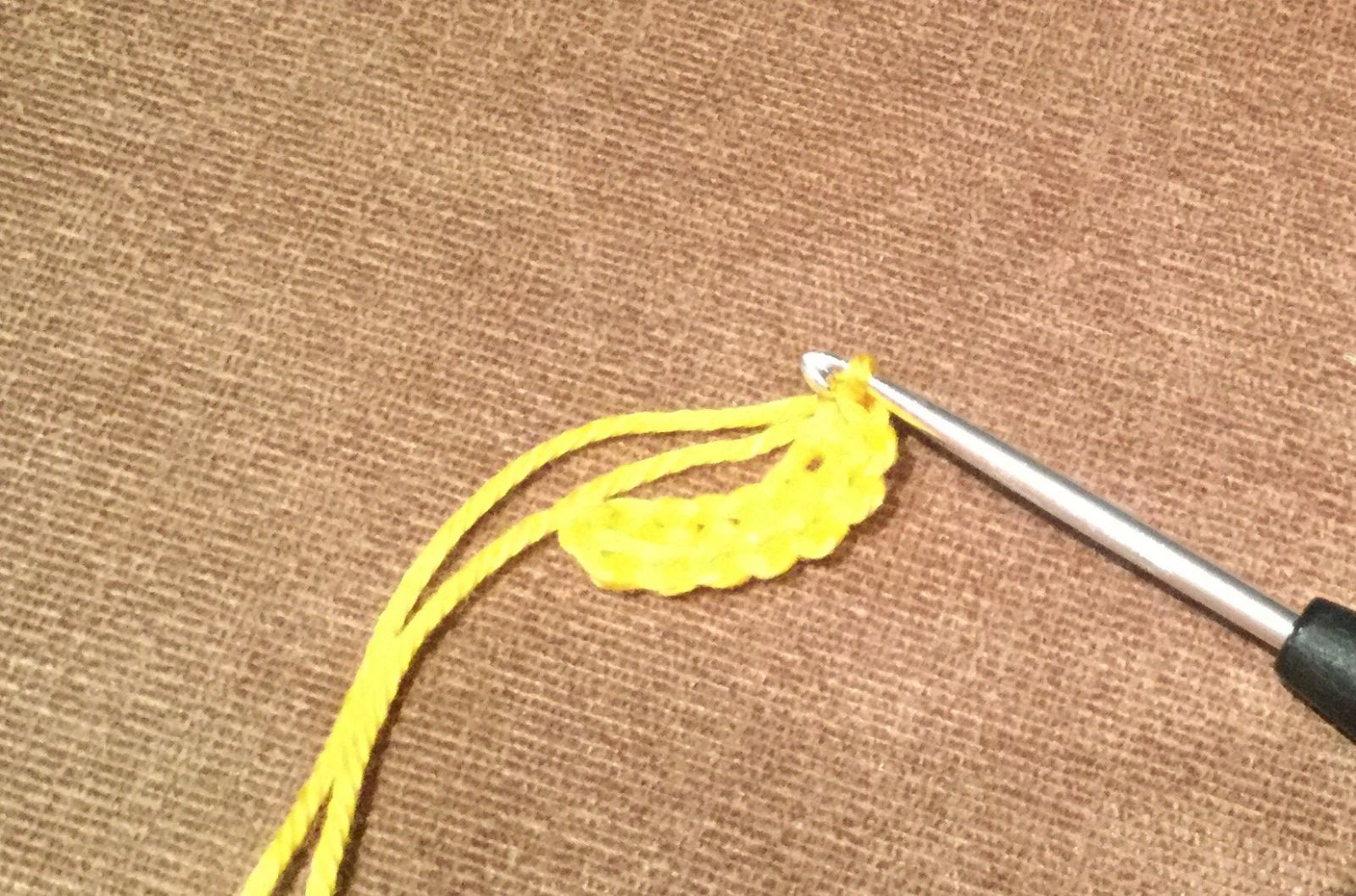 Blog-Inhaltsbild für 'kostenlose Häkelanleitung Wendeküken „Pieps“'