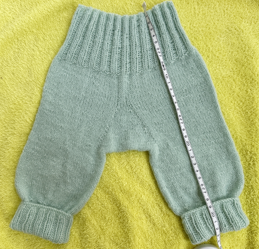 Blog-Inhaltsbild für 'Strickanleitung Babyhose in 3 Größen'