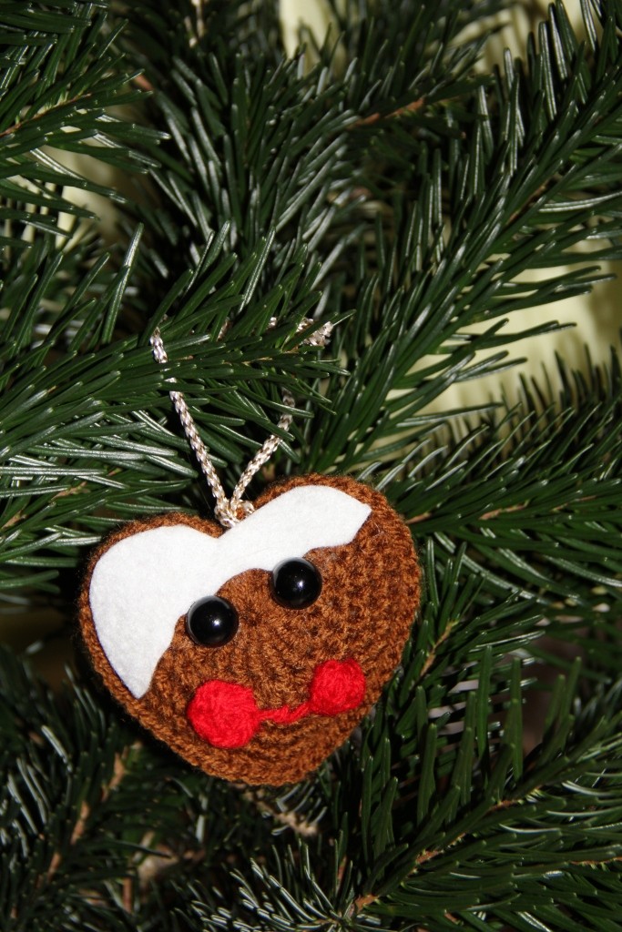 Blog-Inhaltsbild für 'Kostenlose Häkelanleitung - Kleine gehäkelte Lebkuchenanhänger'