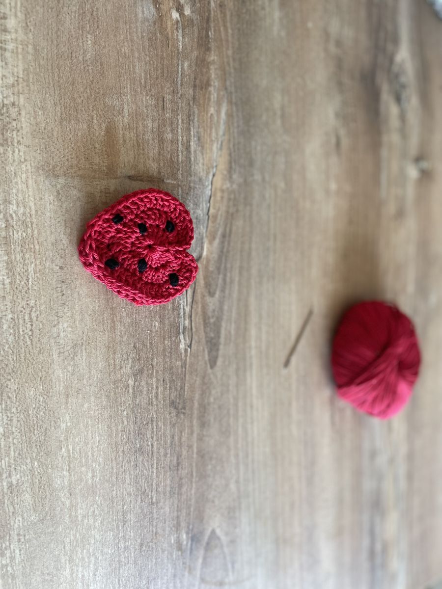 Blog content image for 'Crochet fun for the whole family: free instructions for ladybugs for windows and memory game'