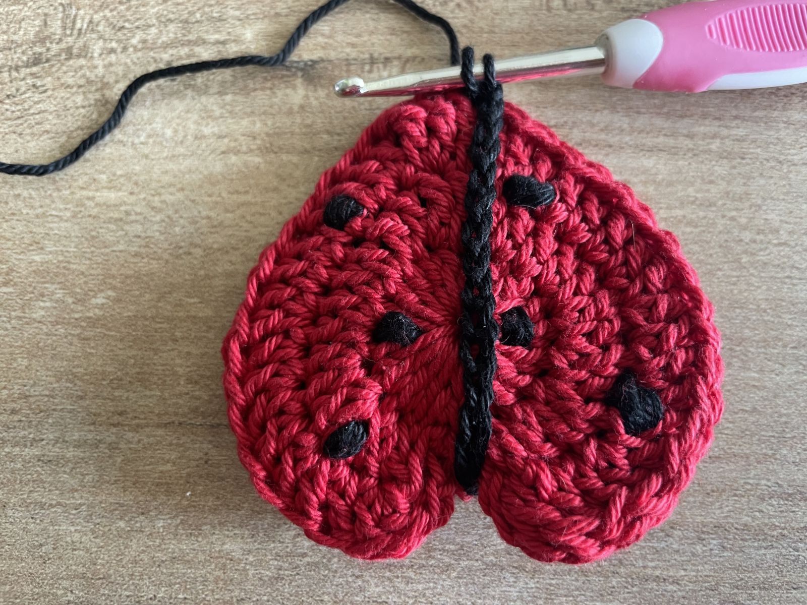 Blog content image for 'Crochet fun for the whole family: free instructions for ladybugs for windows and memory game'