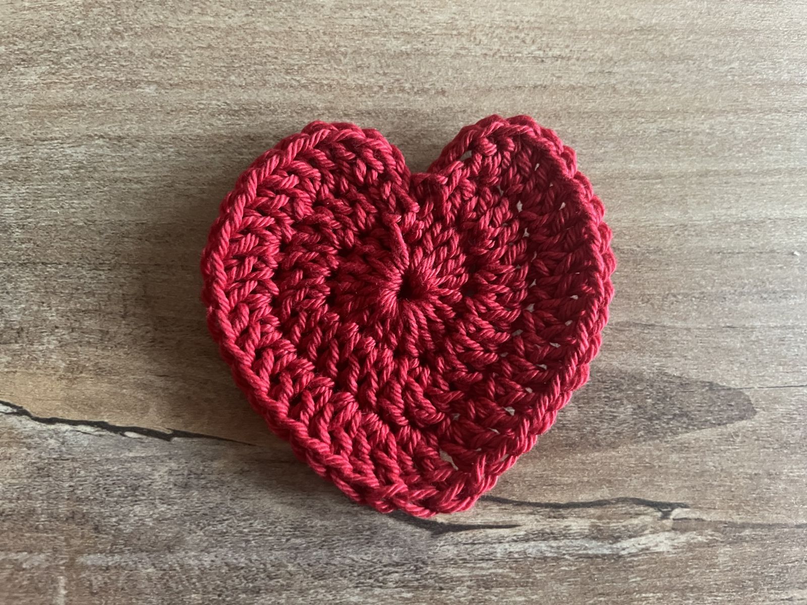 Blog content image for 'Crochet fun for the whole family: free instructions for ladybugs for windows and memory game'