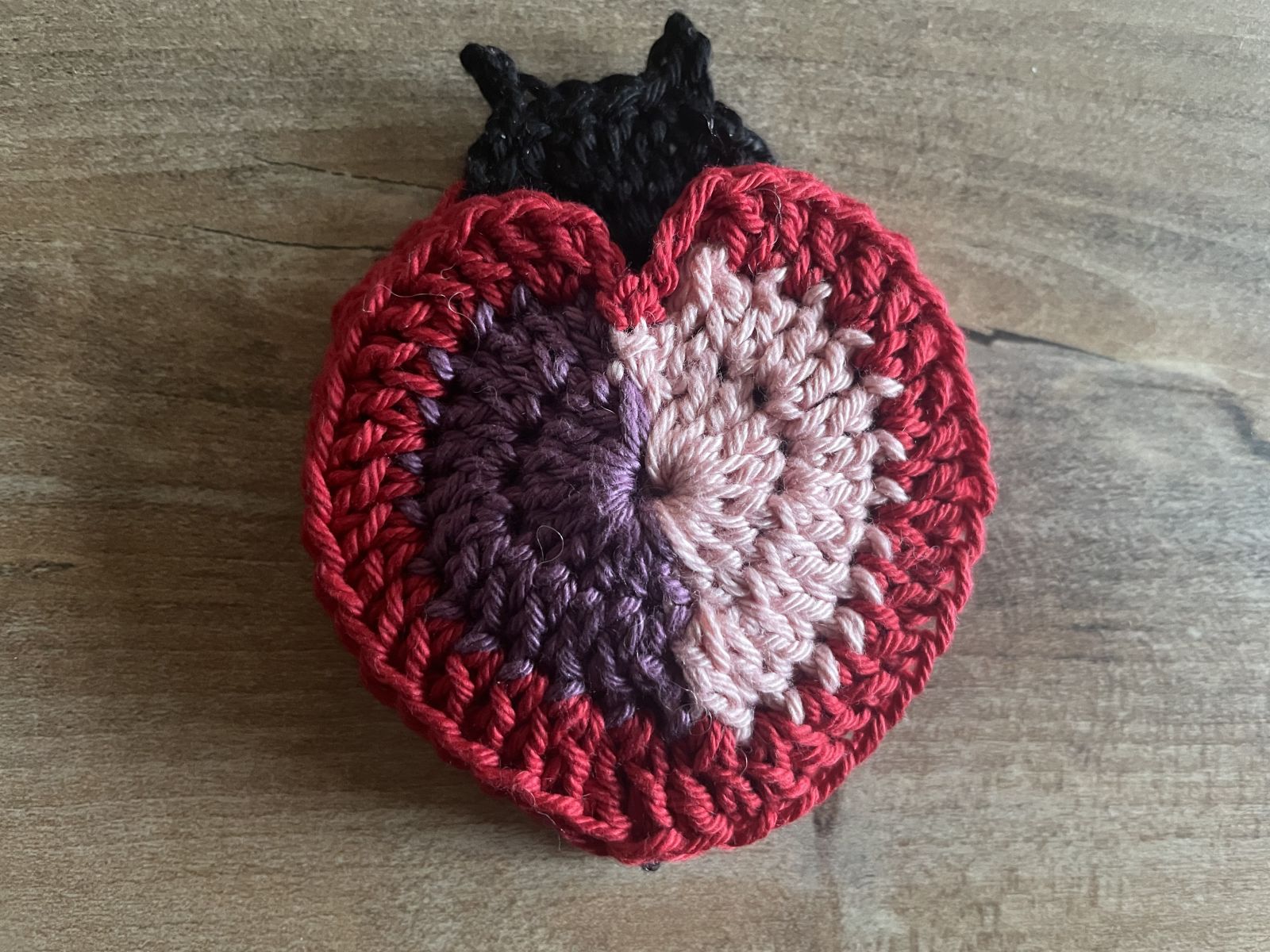 Blog content image for 'Crochet fun for the whole family: free instructions for ladybugs for windows and memory game'