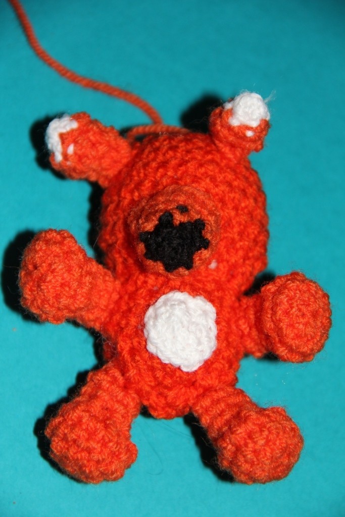 Blog-Inhaltsbild für 'Kostenlose Häkelanleitung - Kleiner Fuchs als Schlüsselanhänger oder Taschenbaumler'