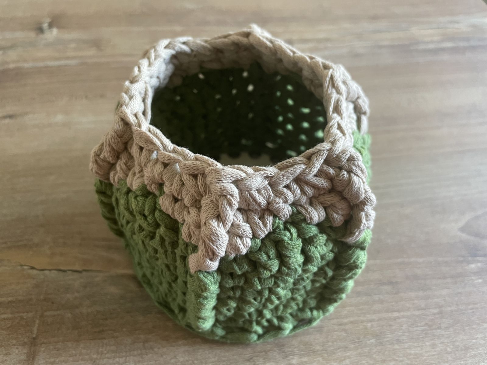Blog content image for 'Start the School Year Creatively: Free Crochet Pattern for a Stylish Pencil-Shaped Holder!'