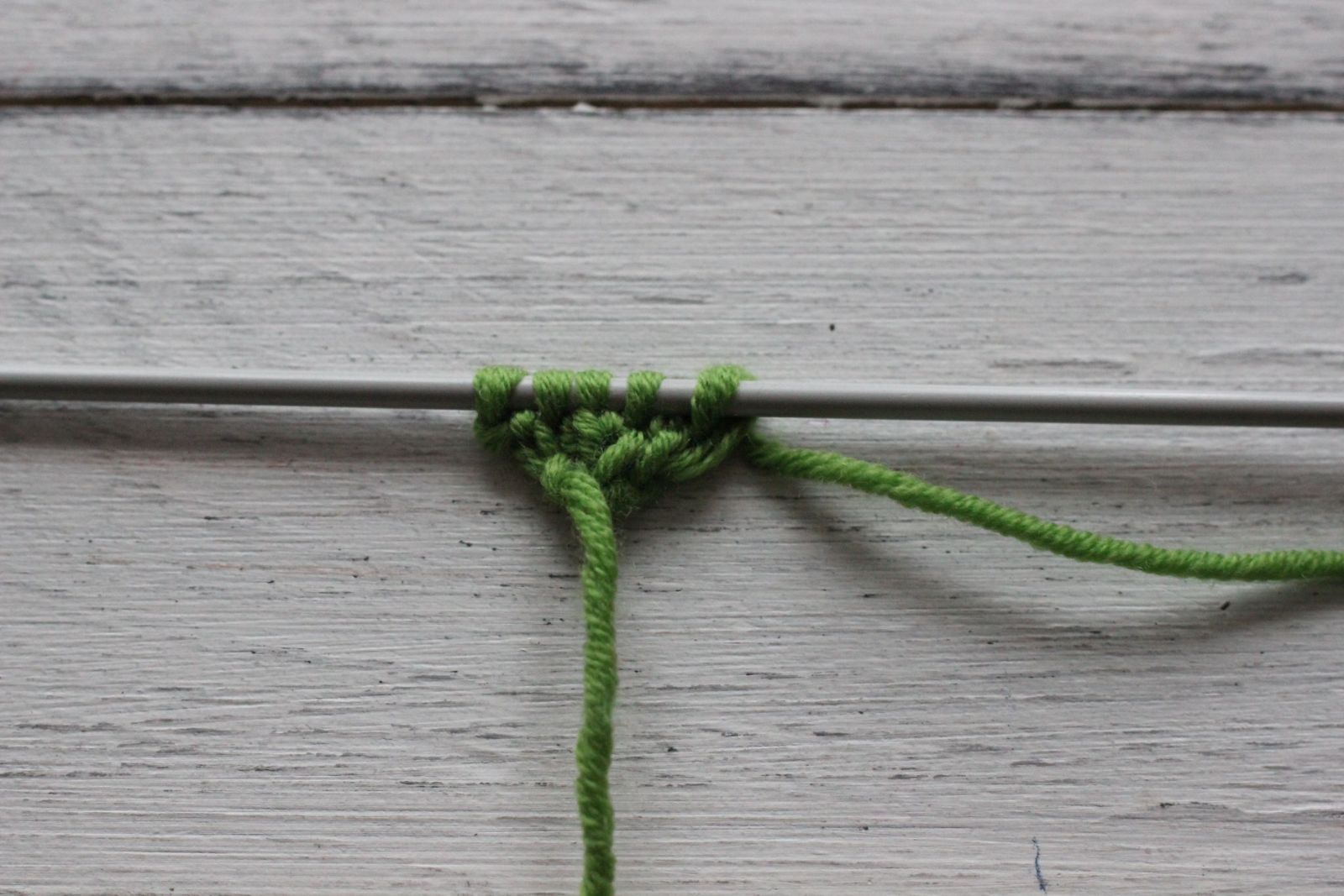 Blog-Inhaltsbild für 'Kostenlose Strickanleitung für Puppenmütze Erdbeer'