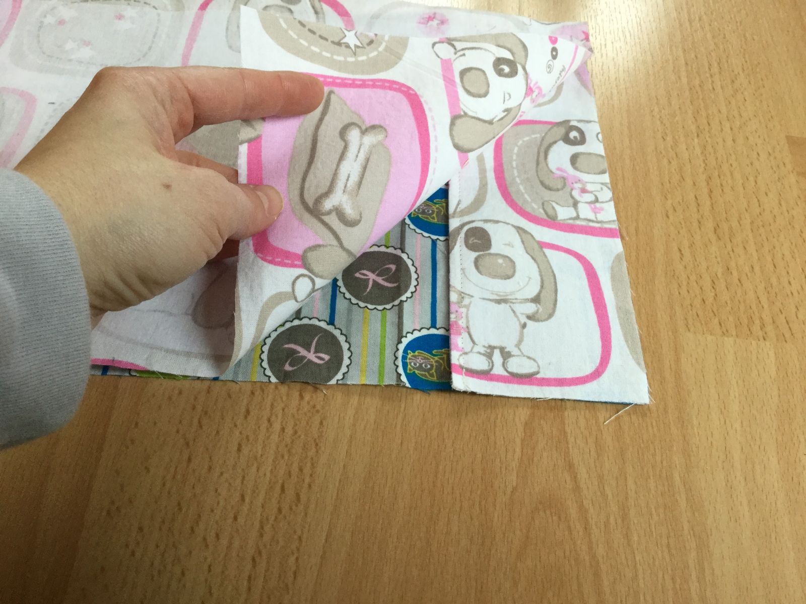 Blog-Inhaltsbild für 'Kostenlose Nähanleitung Wende-Buch- und Heftumschläge beliebiger Größe'