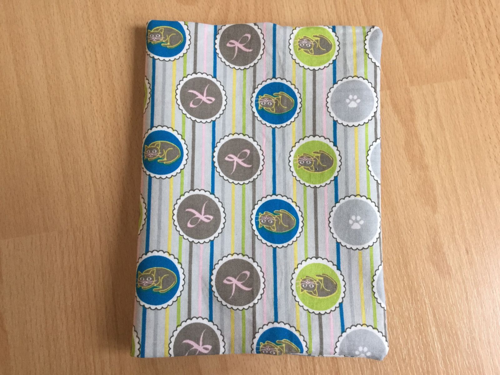 Blog-Inhaltsbild für 'Kostenlose Nähanleitung Wende-Buch- und Heftumschläge beliebiger Größe'