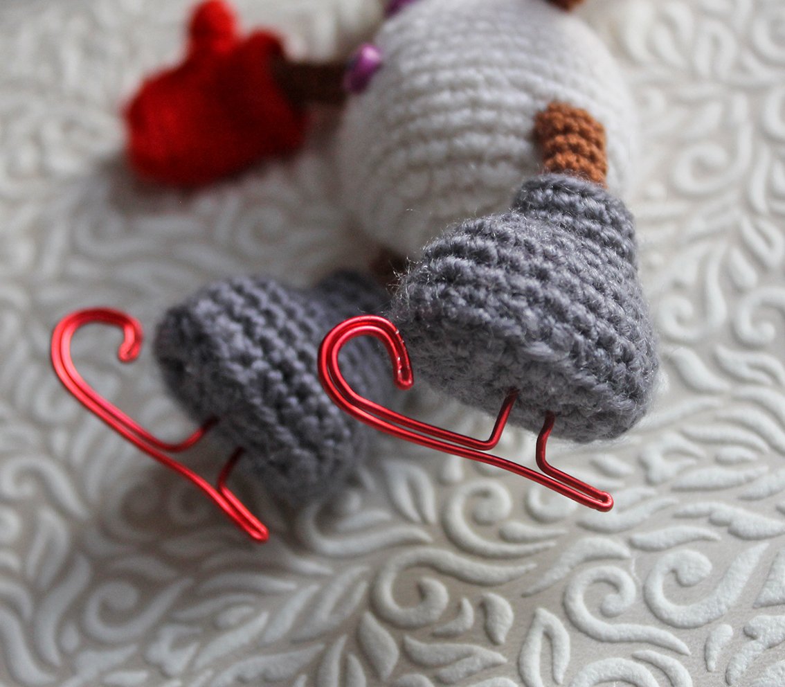 Blog-Inhaltsbild für 'Rock, Mütze, Zöpfe und Schlittschuhe für das Schneemann-Mädchen'