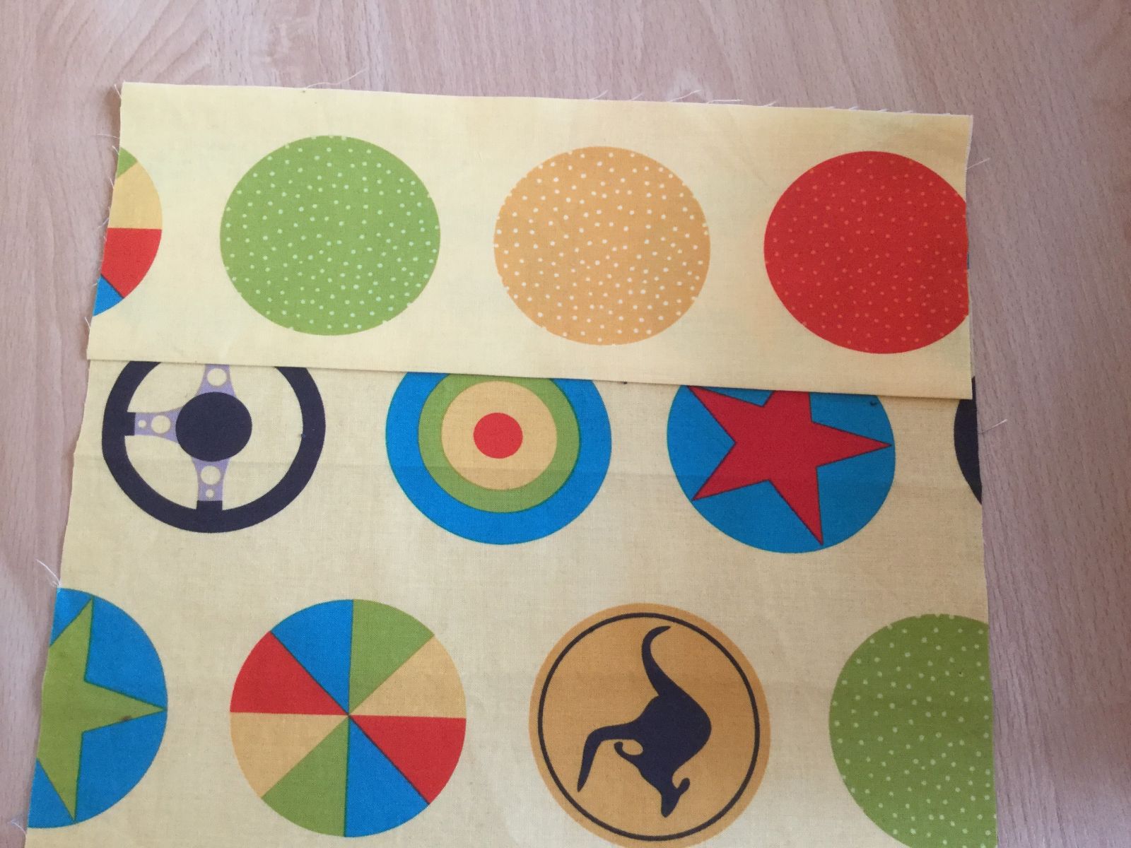 Blog-Inhaltsbild für 'kostenlose Nähanleitung Spielzeuggarage für unterwegs'