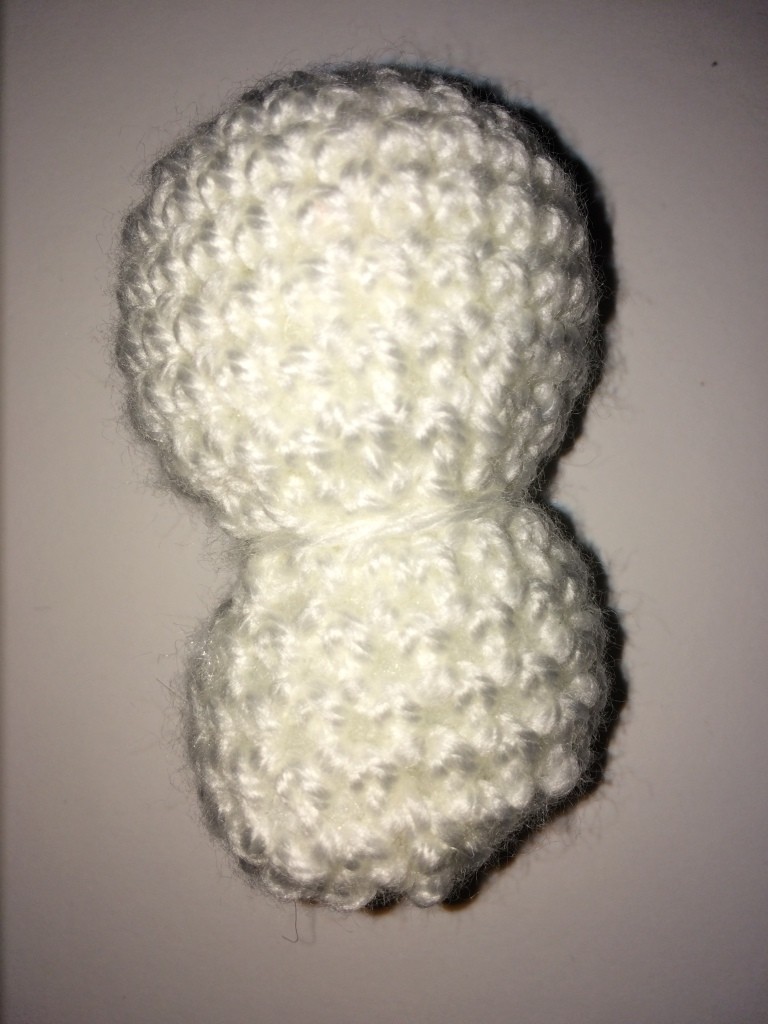 Blog-Inhaltsbild für 'Kostenlose Häkelanleitung - Kleines Kätzchen Schlüsselanhänger Taschenbaumler'