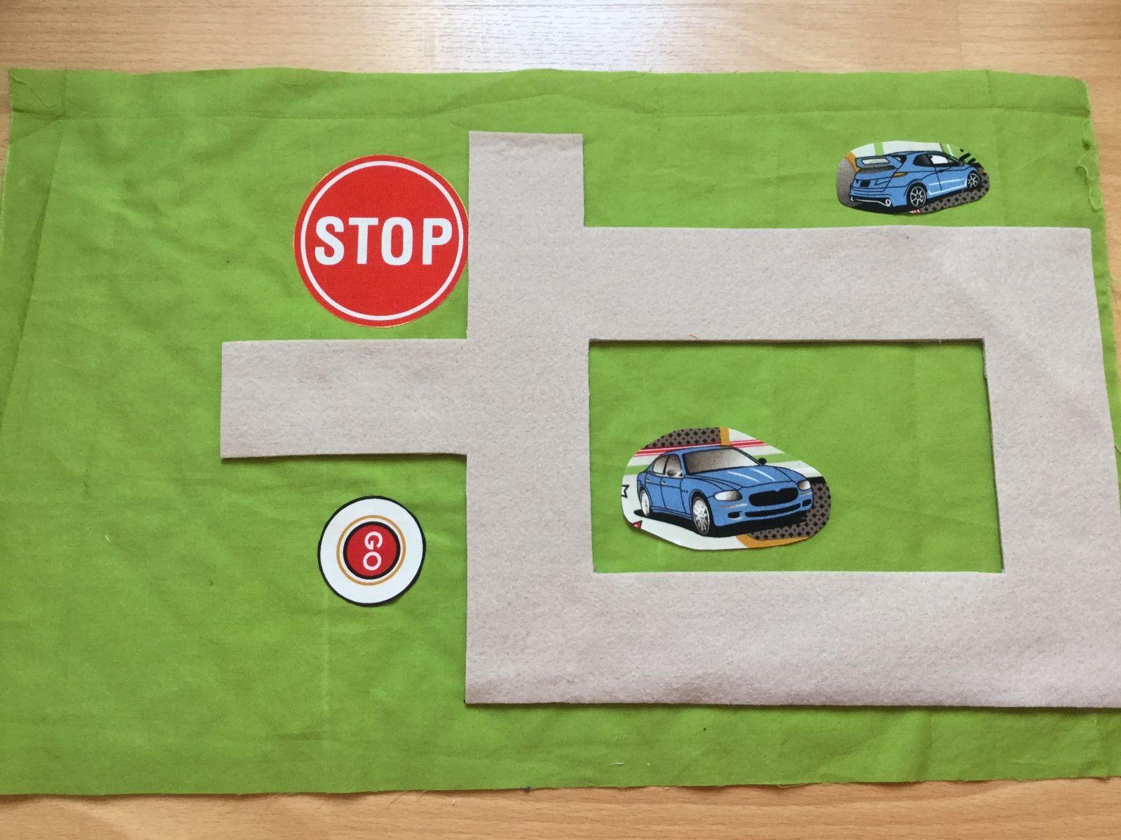 Blog-Inhaltsbild für 'kostenlose Nähanleitung Spielzeuggarage für unterwegs'