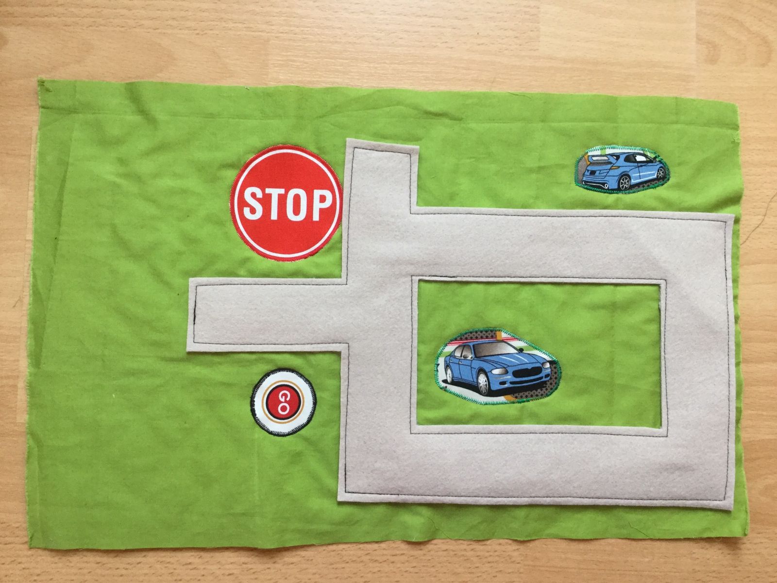 Blog-Inhaltsbild für 'kostenlose Nähanleitung Spielzeuggarage für unterwegs'