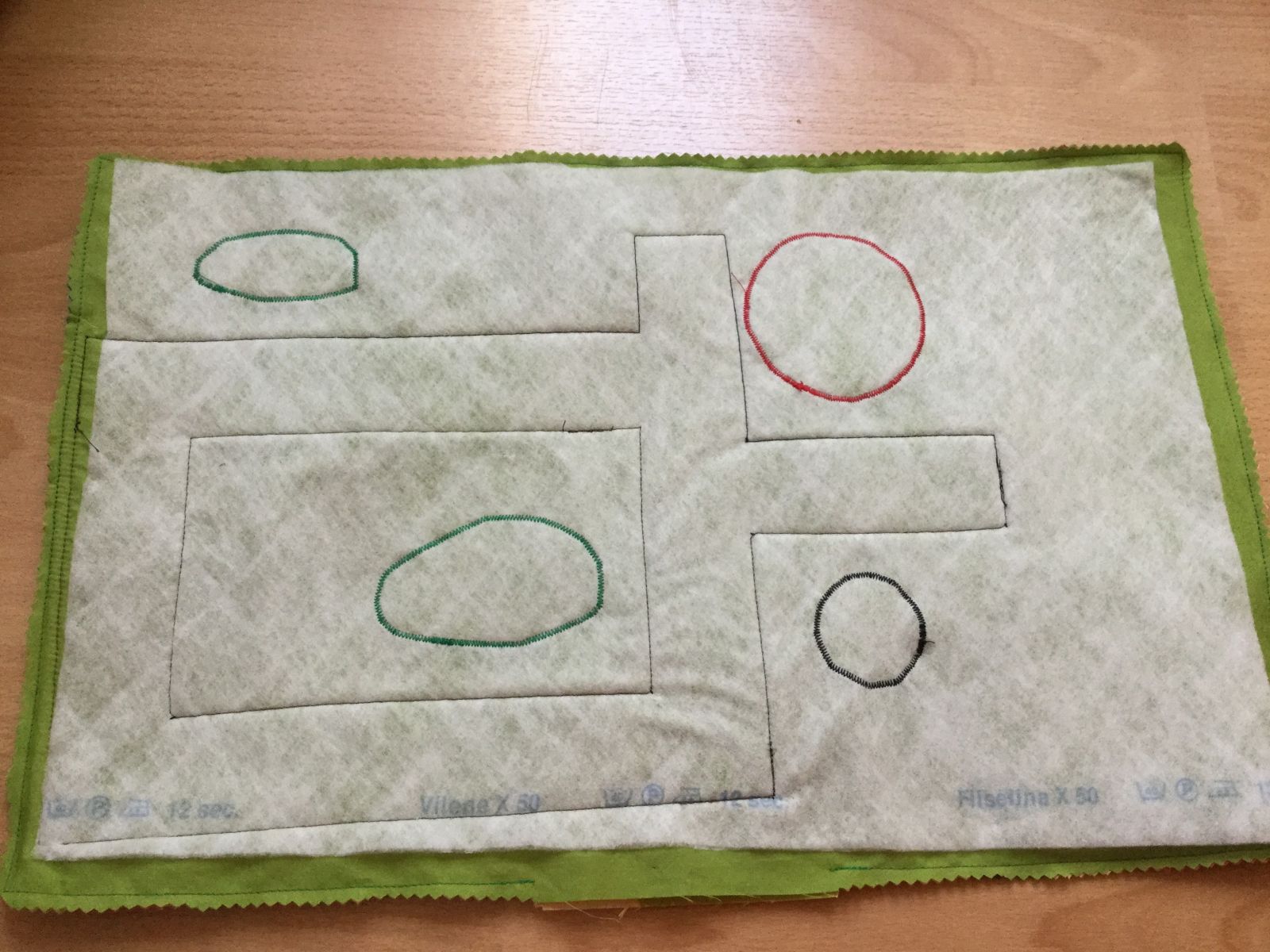 Blog-Inhaltsbild für 'kostenlose Nähanleitung Spielzeuggarage für unterwegs'