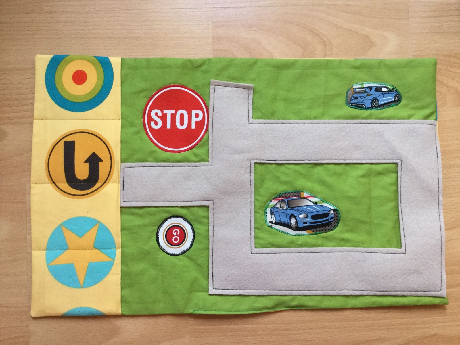 Blog-Inhaltsbild für 'kostenlose Nähanleitung Spielzeuggarage für unterwegs'