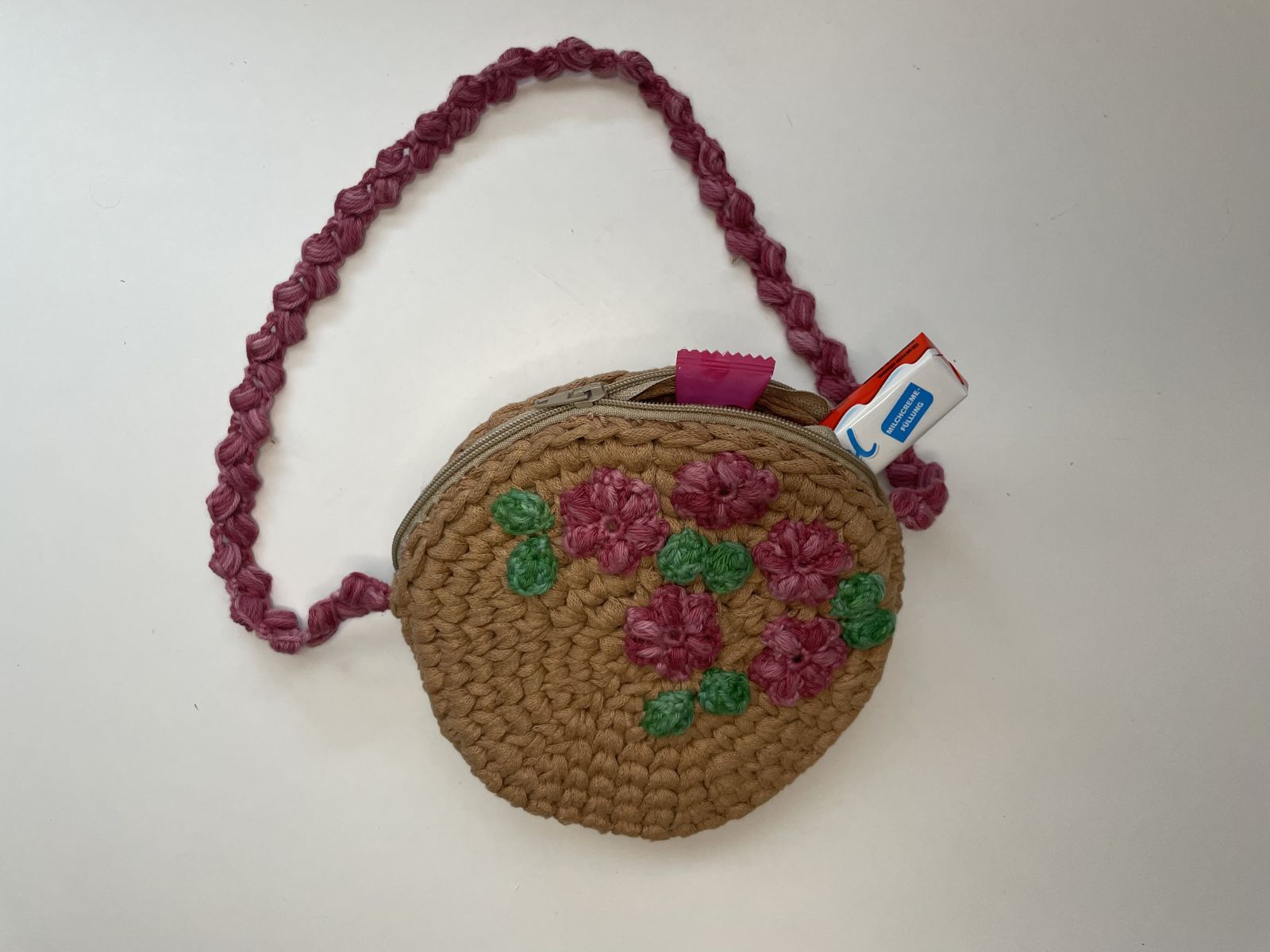 Blog-Inhaltsbild für 'Häkel-Taschen (nicht nur) für kleine Mädchen – Ein liebevolles Familienprojekt mit Stil (kostenfreie Schritt-für-Schritt Anleitung)'