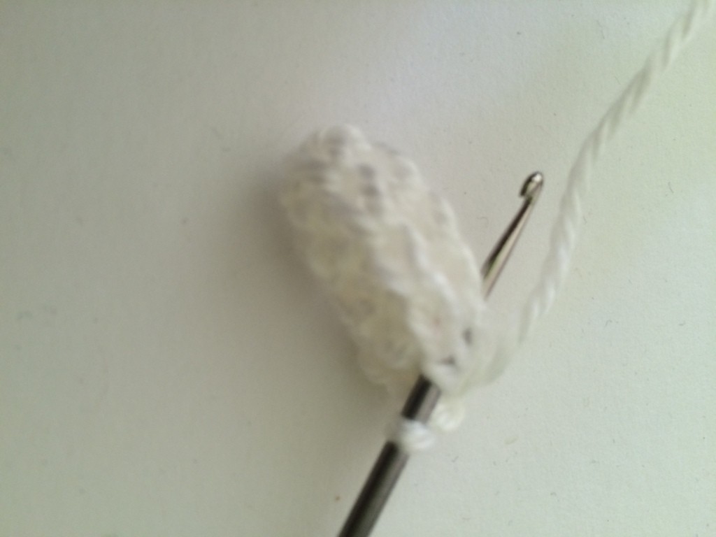 Blog-Inhaltsbild für 'Kostenlose Häkelanleitung -  Kleines Engelchen und Teufelchen - Schlüsselanhänger - Taschenbaumler'