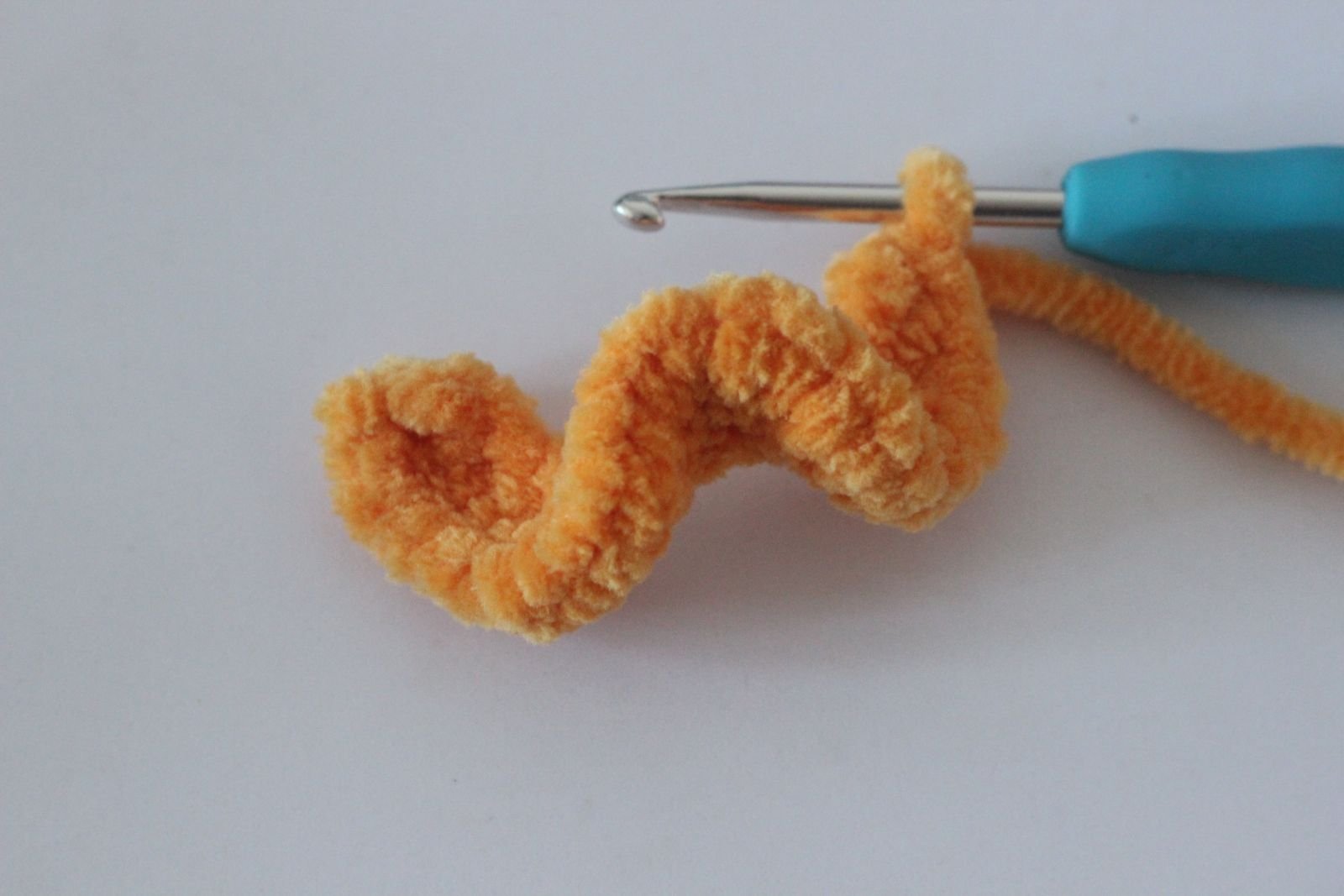 Blog-Inhaltsbild für 'Kostenlose Häkelanleitung für Kuschel-Elefant'