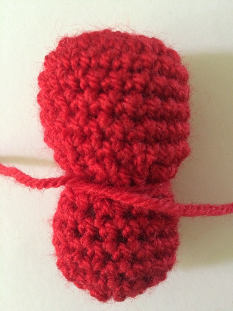 Blog-Inhaltsbild für 'Kostenlose Häkelanleitung -  Kleines Engelchen und Teufelchen - Schlüsselanhänger - Taschenbaumler'