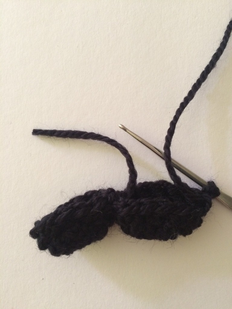 Blog-Inhaltsbild für 'Kostenlose Häkelanleitung -  Kleines Engelchen und Teufelchen - Schlüsselanhänger - Taschenbaumler'