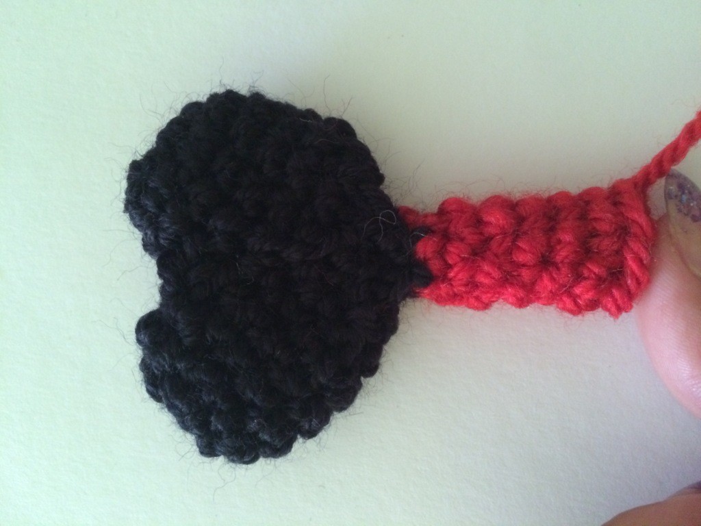 Blog-Inhaltsbild für 'Kostenlose Häkelanleitung -  Kleines Engelchen und Teufelchen - Schlüsselanhänger - Taschenbaumler'