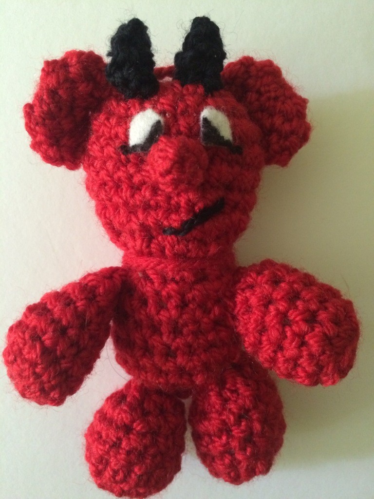 Blog-Inhaltsbild für 'Kostenlose Häkelanleitung -  Kleines Engelchen und Teufelchen - Schlüsselanhänger - Taschenbaumler'