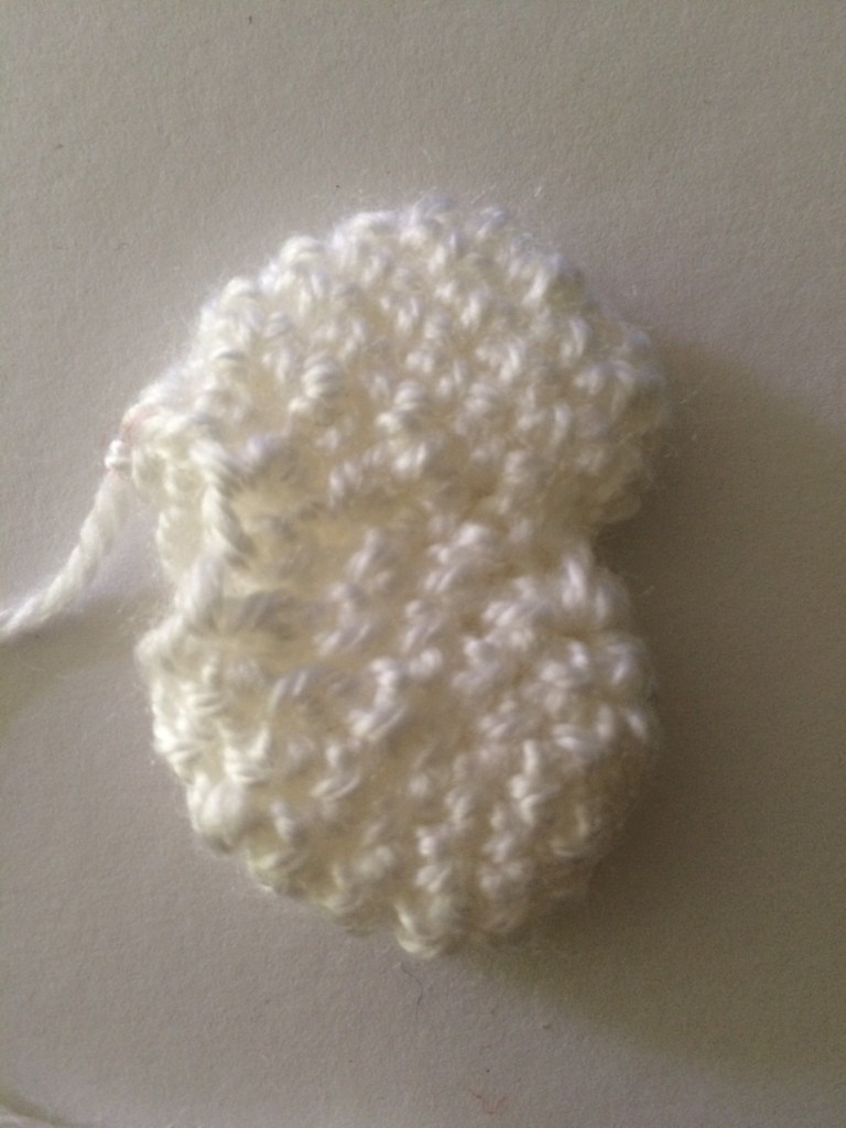 Blog-Inhaltsbild für 'Kostenlose Häkelanleitung - Kleine Engelchenbande - Schlüsselanhänger Taschenbaumler'