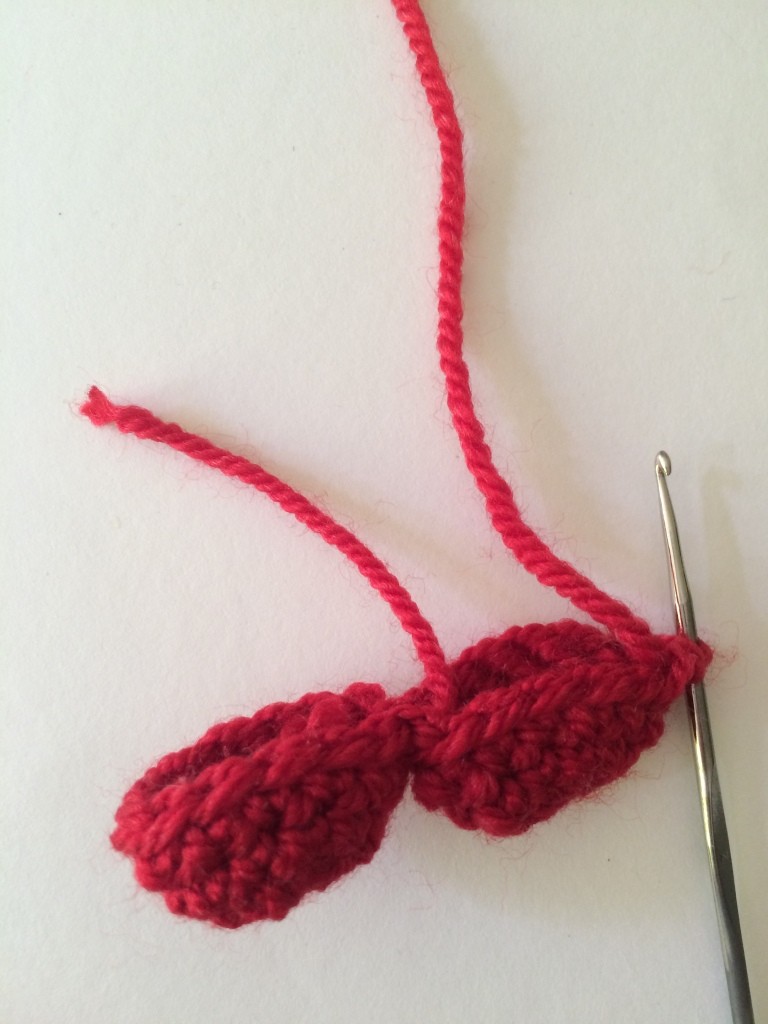 Blog-Inhaltsbild für 'Kostenlose Häkelanleitung - Kleine Engelchenbande - Schlüsselanhänger Taschenbaumler'