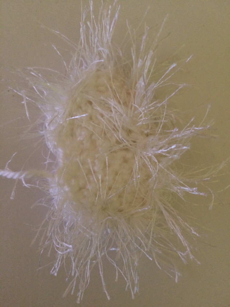 Blog-Inhaltsbild für 'Kostenlose Häkelanleitung - Kleine Engelchenbande - Schlüsselanhänger Taschenbaumler'