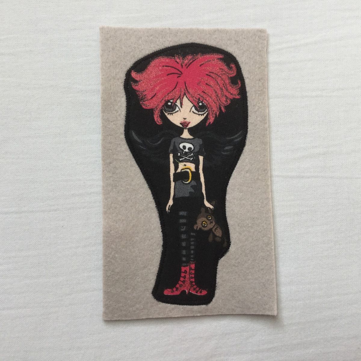 Blog-Inhaltsbild für 'Kostenlose Nähanleitung: easy peasy Handyhülle aus Filz - individualisierbar'