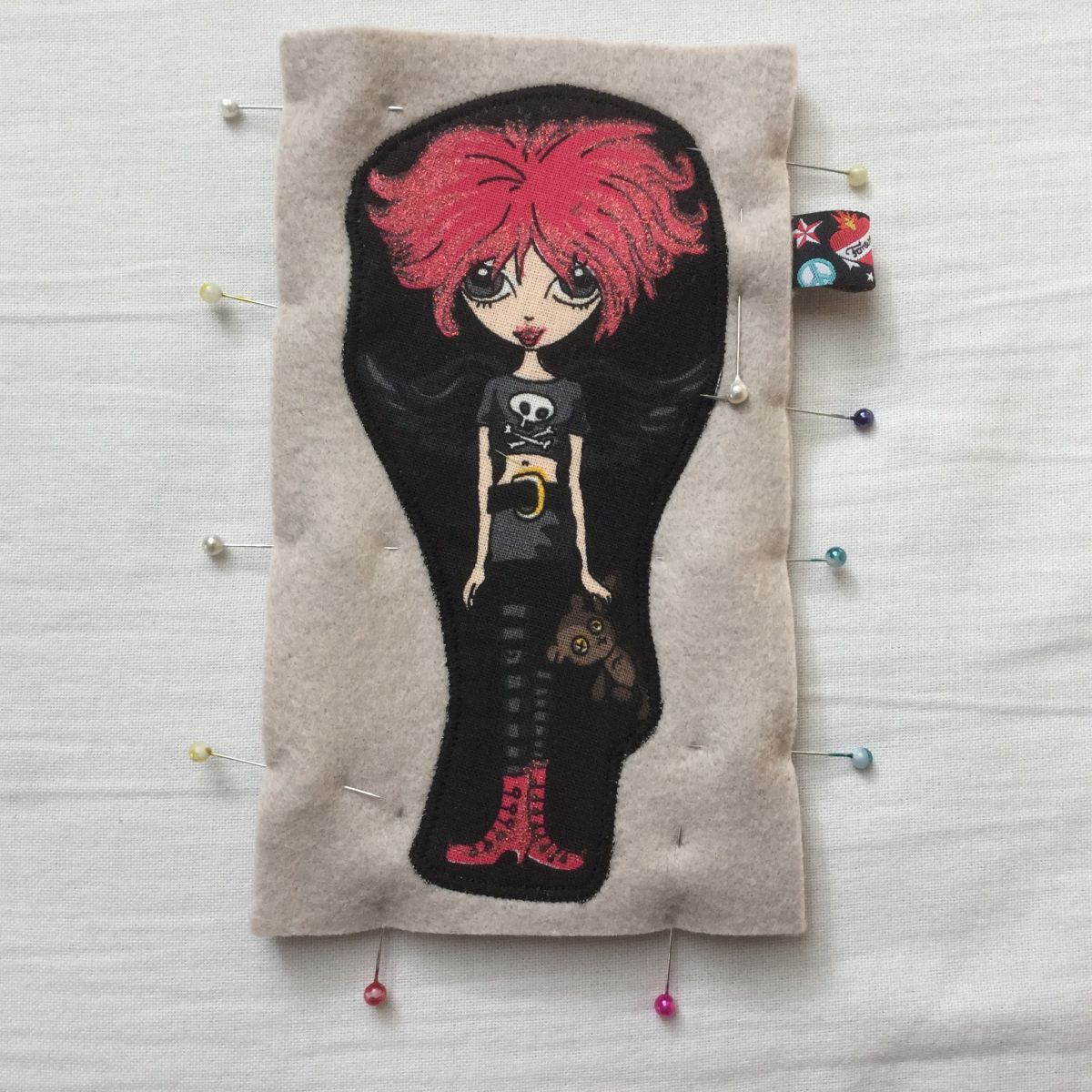 Blog-Inhaltsbild für 'Kostenlose Nähanleitung: easy peasy Handyhülle aus Filz - individualisierbar'