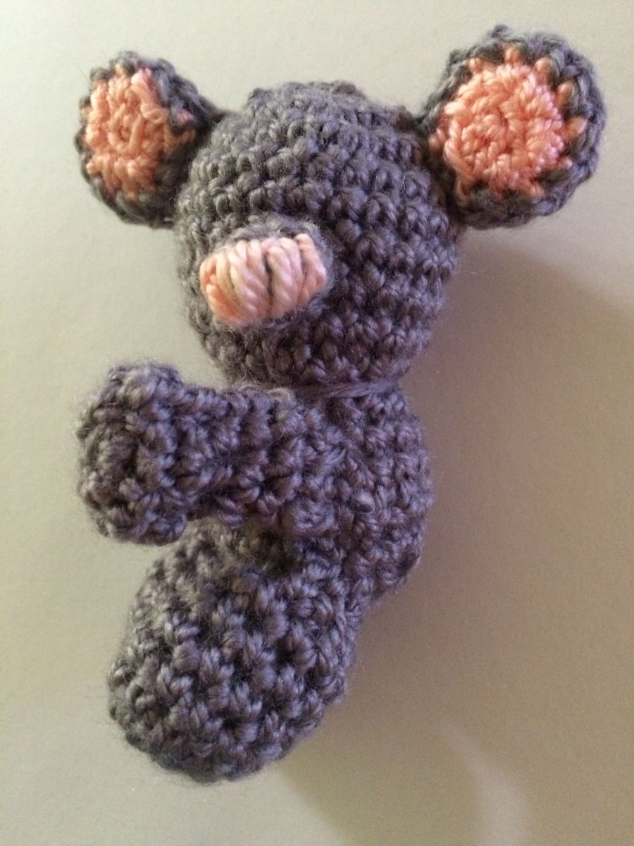 Blog-Inhaltsbild für 'Kostenlose Häkelanleitung - Kleine Engelchenbande - Schlüsselanhänger Taschenbaumler'