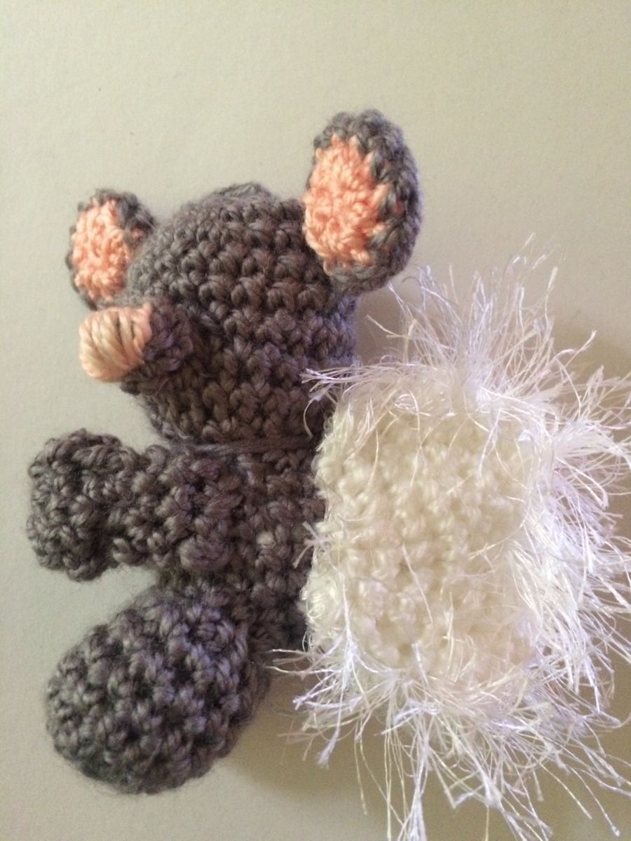 Blog-Inhaltsbild für 'Kostenlose Häkelanleitung - Kleine Engelchenbande - Schlüsselanhänger Taschenbaumler'